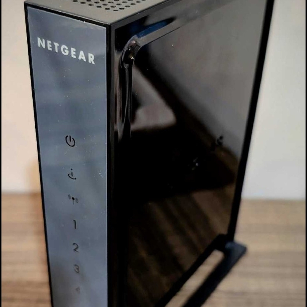 NETGEAR Black Vertical Modem-Router Combo - Picture 4 of 4